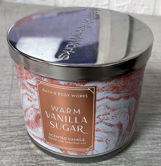 BATH AND BODY WORKS SCENTED CANDLE (IDO)